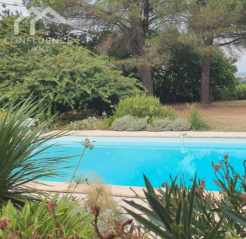 Maison - 270 m² - 9 pièces