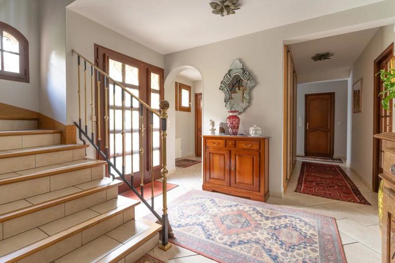 Maison - 220 m² - 8 pièces