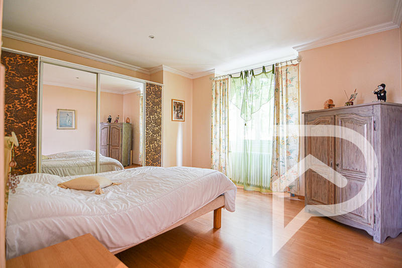 Maison - 169 m² - 5 pièces