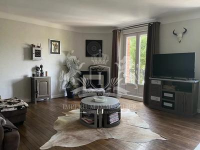 Maison - 210 m² - 8 pièces