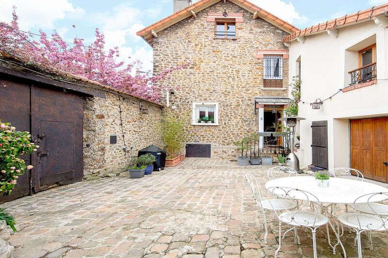 Maison - 260 m² - 9 pièces