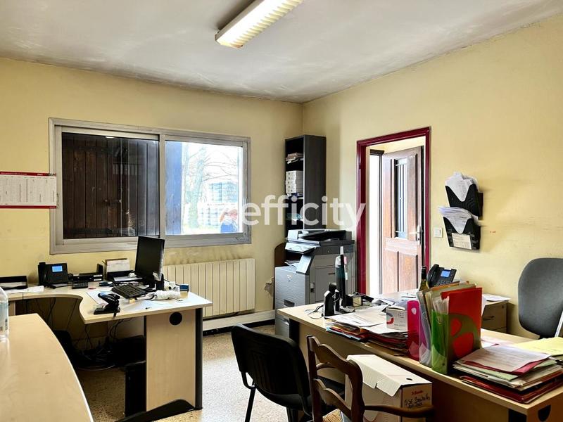 Bureau - 608 m²