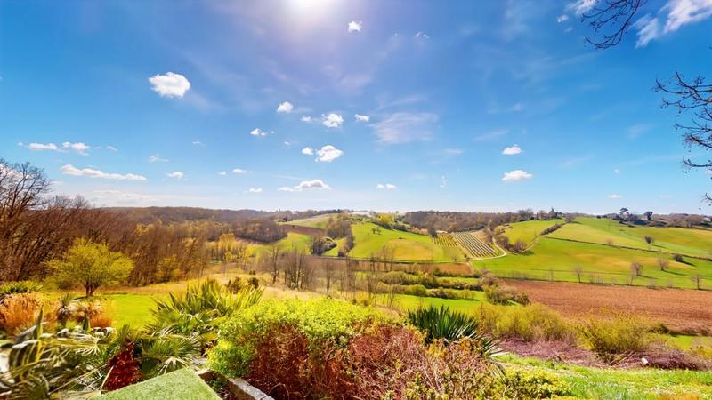 Maison - 268 m² - 7 pièces