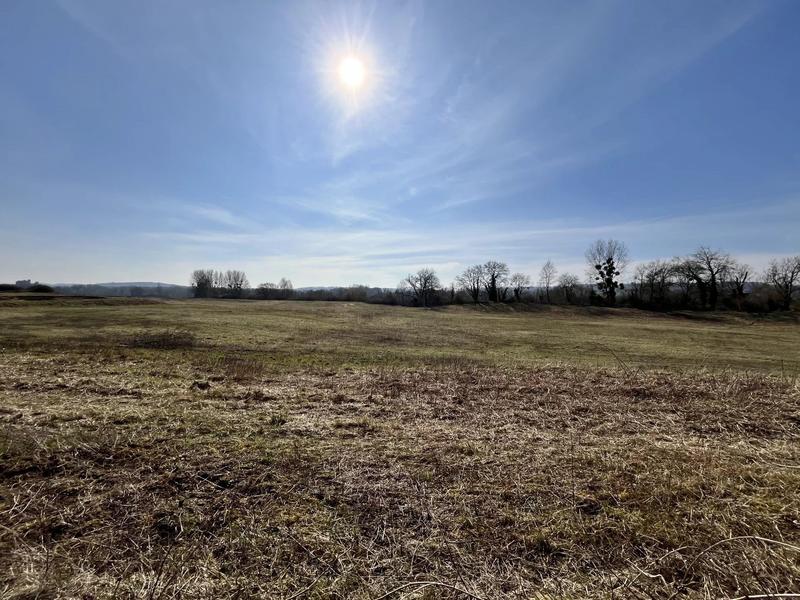 Terrain - 49 300 m²