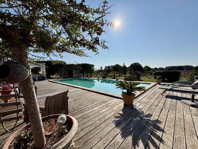 Mas - 453 m² - 20 pièces