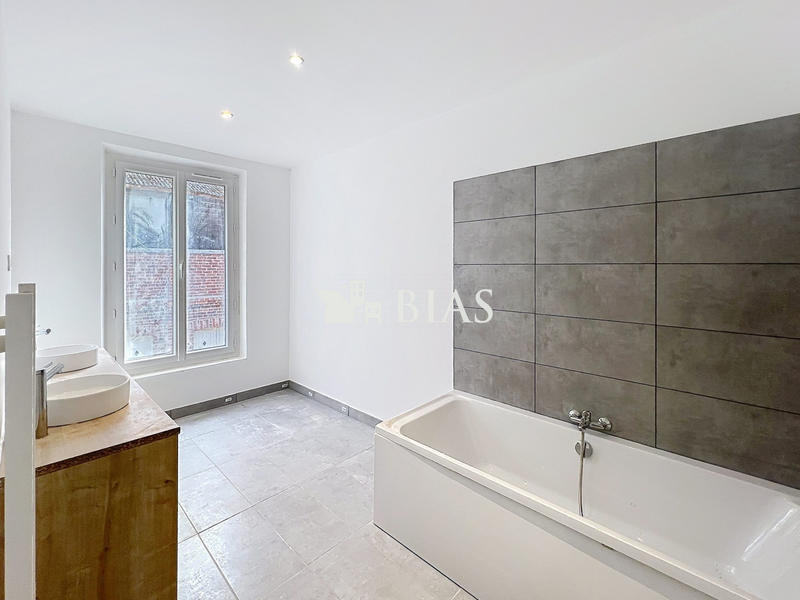 Appartement - 136 m² - 6 pièces