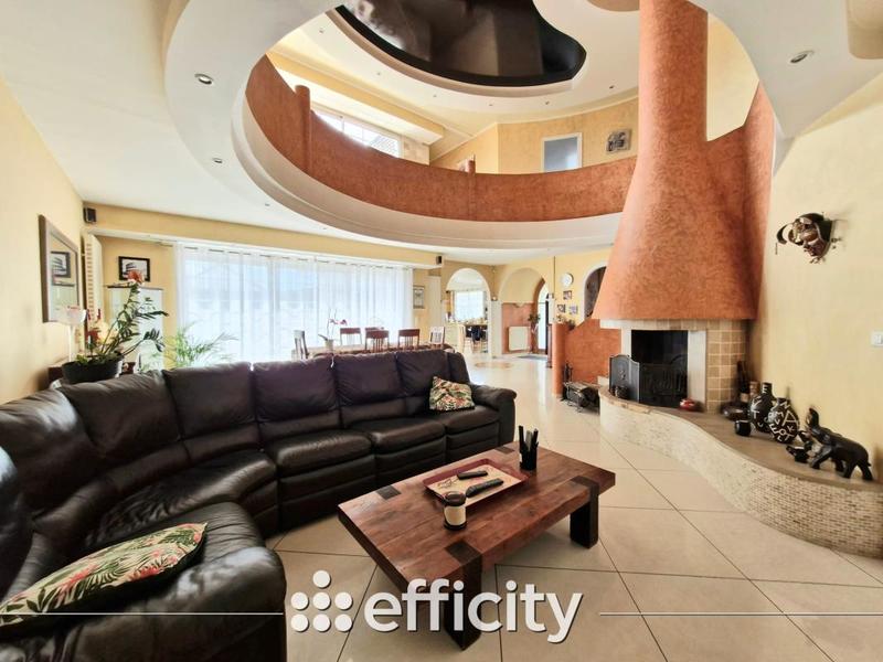 Maison - 242 m² - 6 pièces