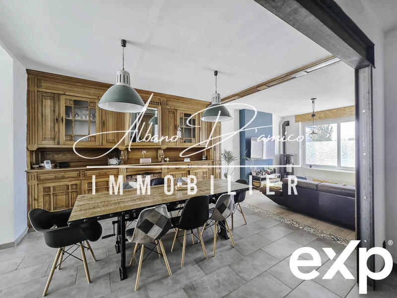 Maison - 208 m² - 9 pièces