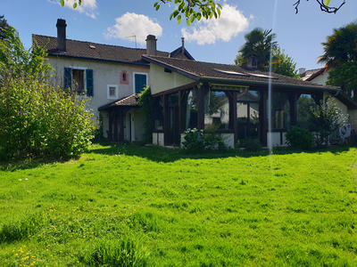 Maison - 200 m² - 10 pièces