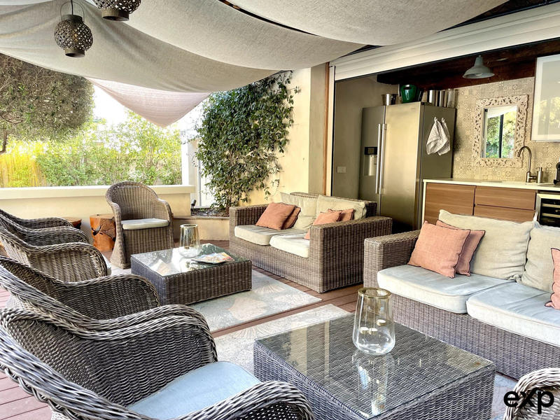 Maison - 615 m² - 16 pièces