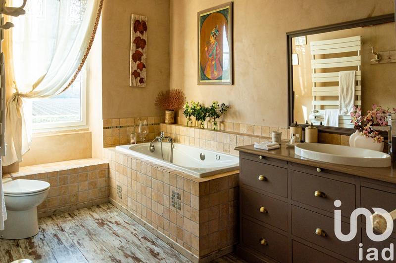 Maison - 680 m² - 18 pièces