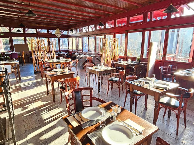 Propriété - 230 m² - 12 pièces