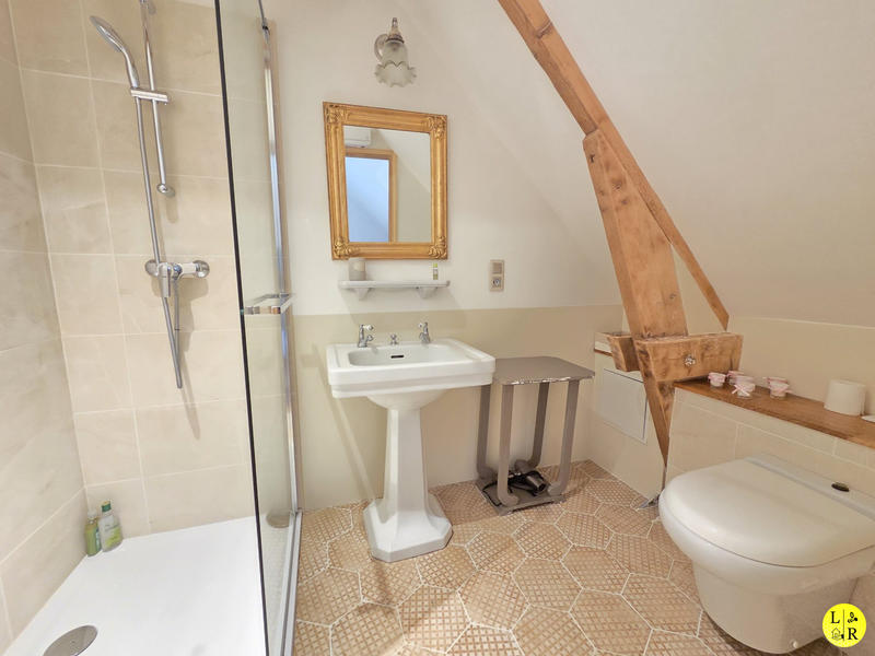 Maison - 327 m² - 10 pièces