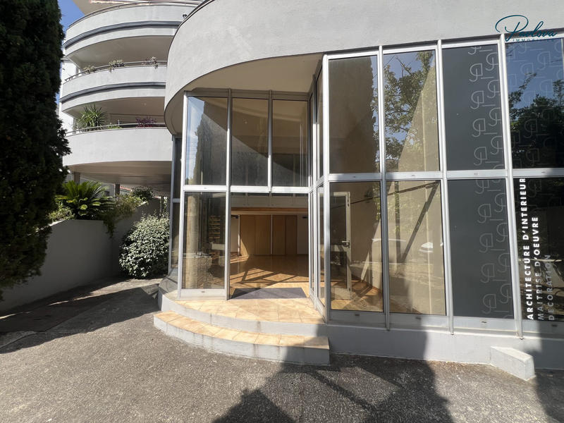 Local commercial - 100 m² - 5 pièces