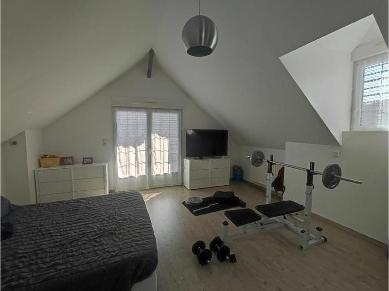 Propriété - 238 m² - 10 pièces