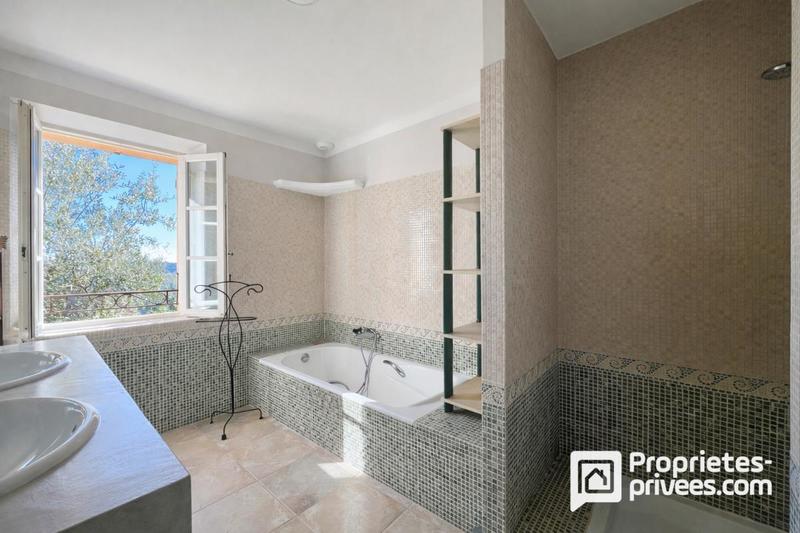 Maison - 214 m² - 6 pièces