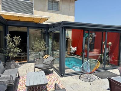 Maison - 295 m² - 9 pièces