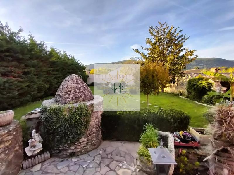 Maison - 182 m² - 7 pièces