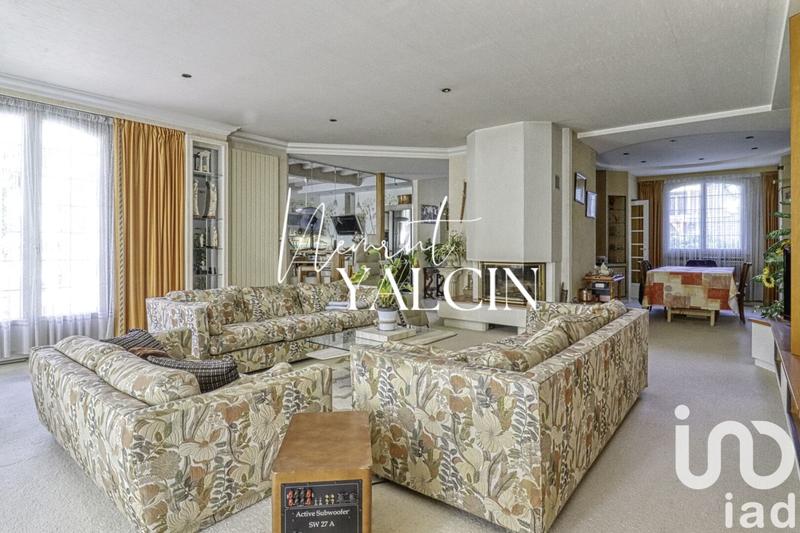 Maison - 233 m² - 8 pièces