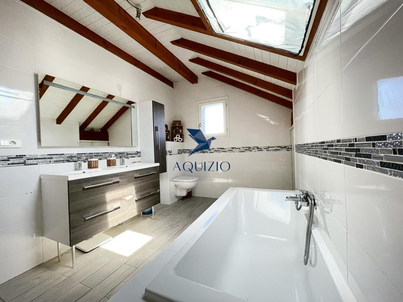 Maison - 230 m² - 7 pièces