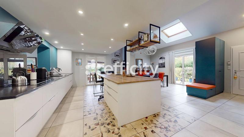 Maison - 210 m² - 8 pièces