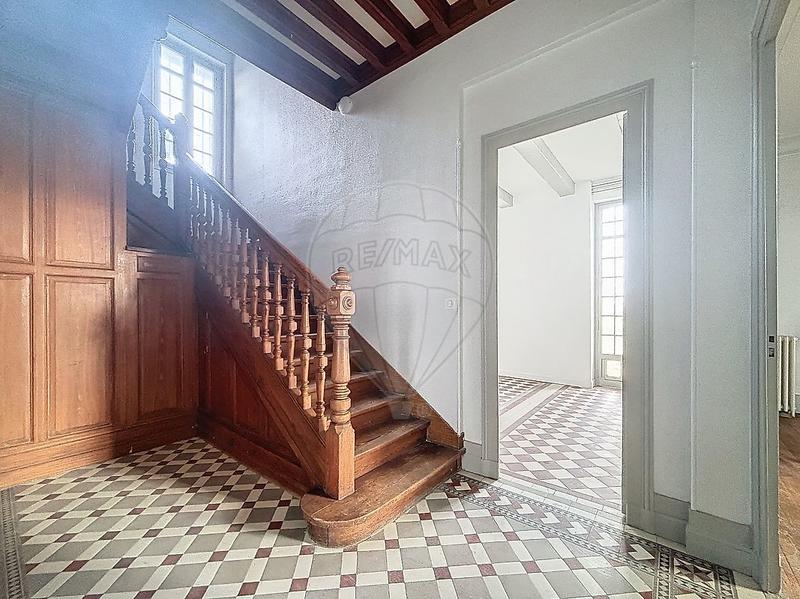 Maison - 219 m² - 8 pièces