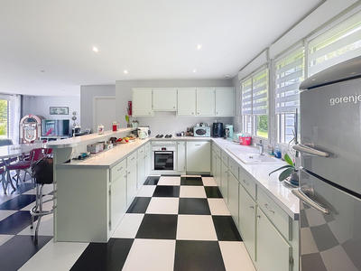 Maison - 208 m² - 7 pièces