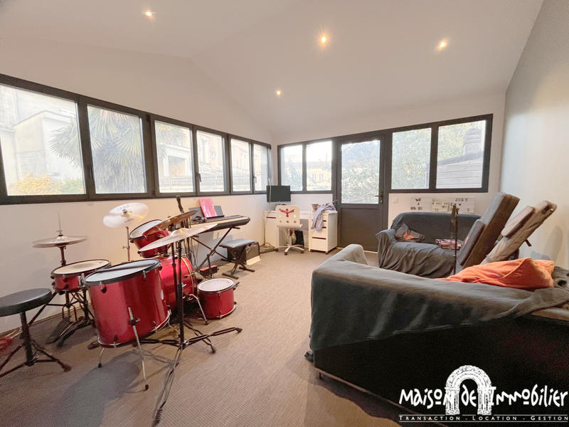 Maison - 256 m² - 12 pièces