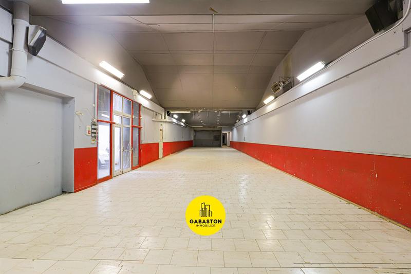 Entrepôt - 627 m² - 10 pièces