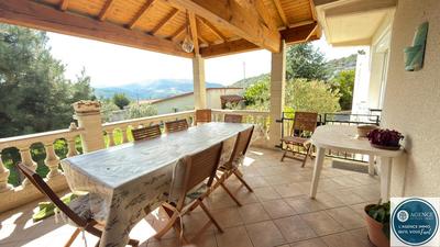 Maison - 205 m² - 8 pièces