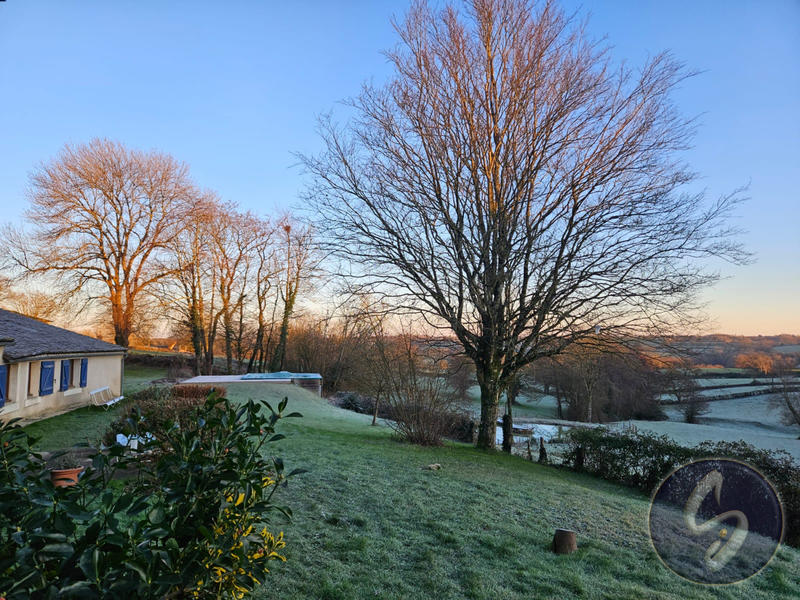 Maison - 245 m² - 7 pièces