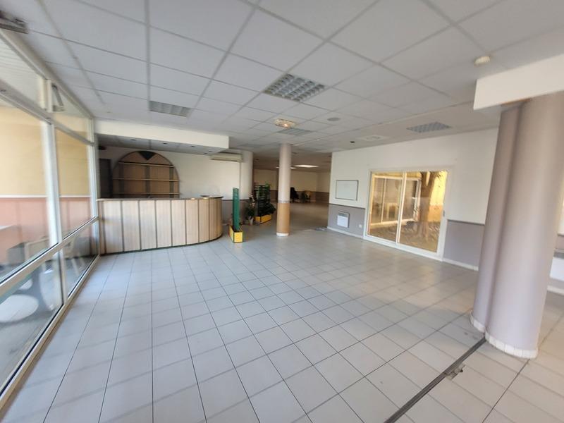 Local d'activité / Entrepôt - 434 m² - 10 pièces