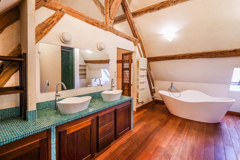 Maison - 220 m² - 7 pièces