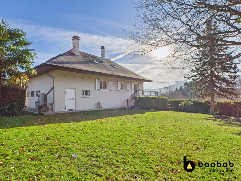 Maison traditionnelle - 240 m² - 7 pièces