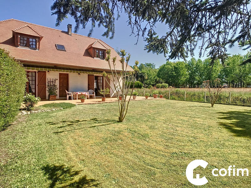 Maison traditionnelle - 151 m² - 6 pièces