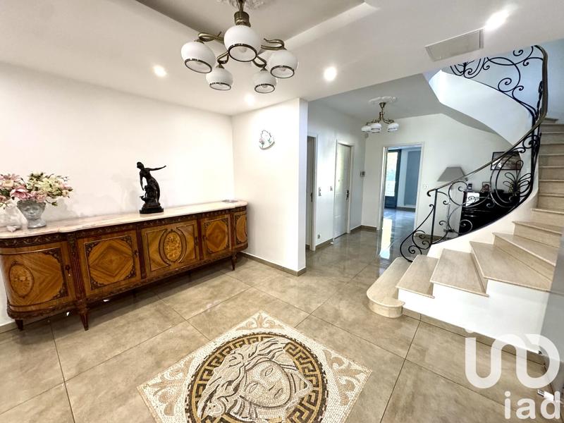 Maison - 327 m² - 11 pièces