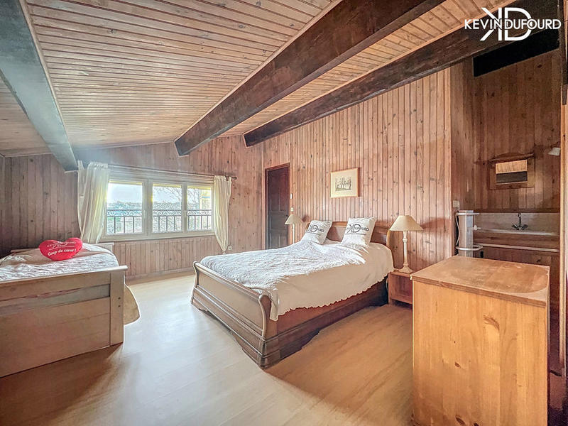 Maison - 200 m² - 7 pièces