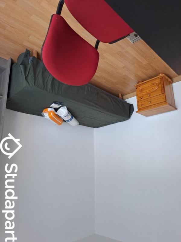 Chambre - 11 m² - 1 pièce