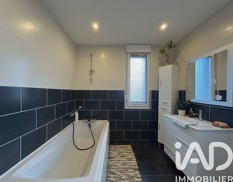 Maison - 260 m² - 10 pièces