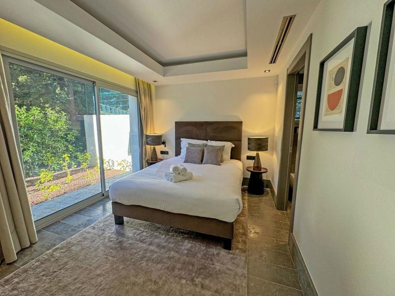 Maison - 220 m² - 6 pièces