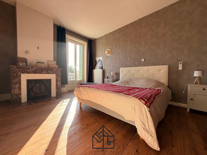 Maison - 242 m² - 7 pièces