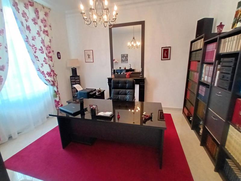 Maison - 311 m² - 8 pièces