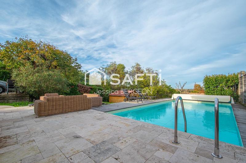 Maison - 222 m² - 7 pièces