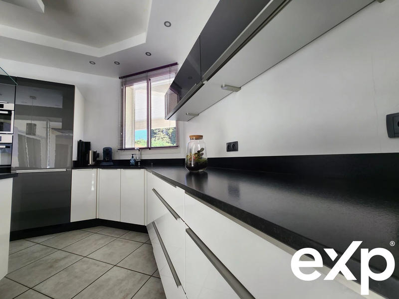 Villa - 205 m² - 6 pièces