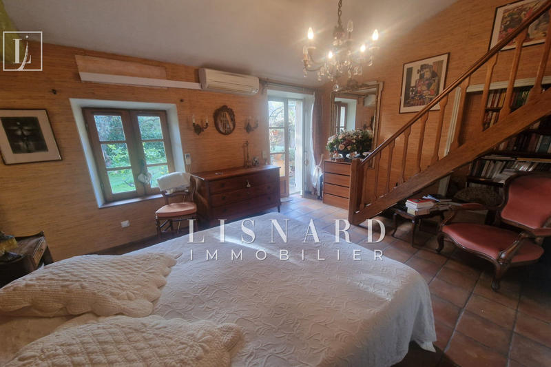 Maison - 220 m² - 5 pièces