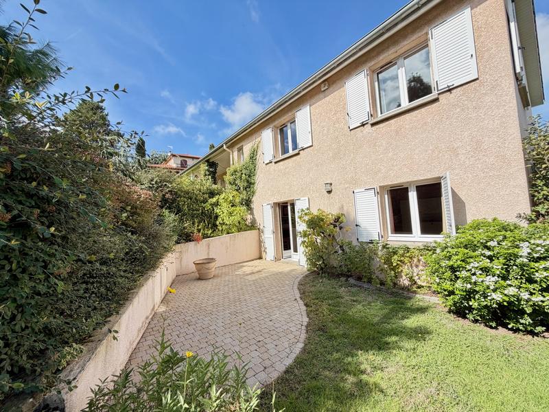 Maison - 208 m² - 8 pièces