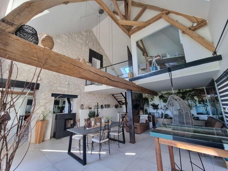 Maison - 250 m² - 8 pièces