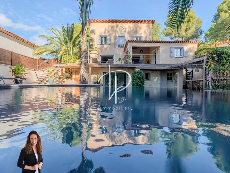 Villa - 291 m² - 8 pièces