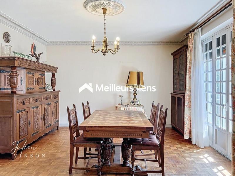 Maison - 140 m² - 8 pièces