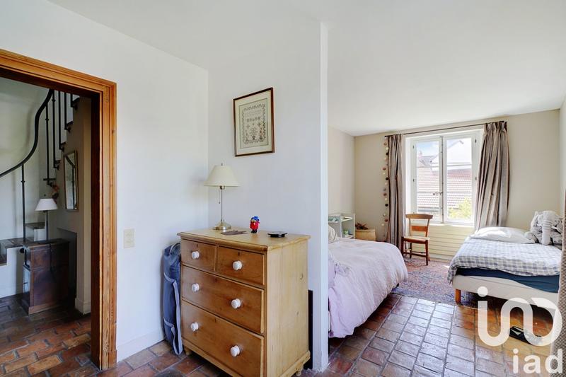 Maison - 230 m² - 8 pièces